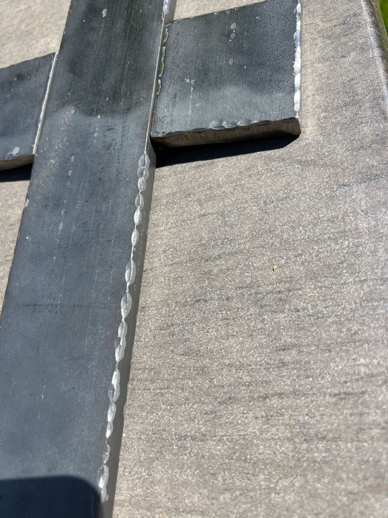 Verzierung am Kreuz